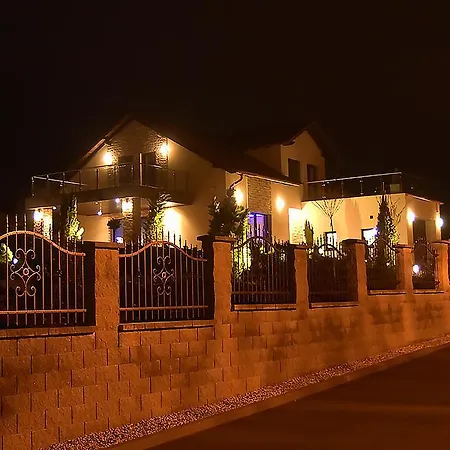 Villa Na Vinohradech Králŭv Dvŭr