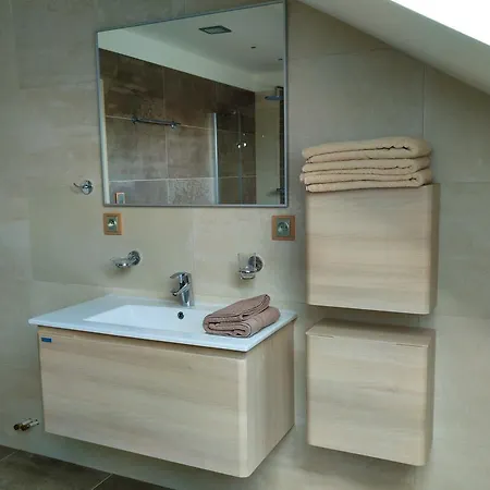 Na Vinohradech Villa Králŭv Dvŭr