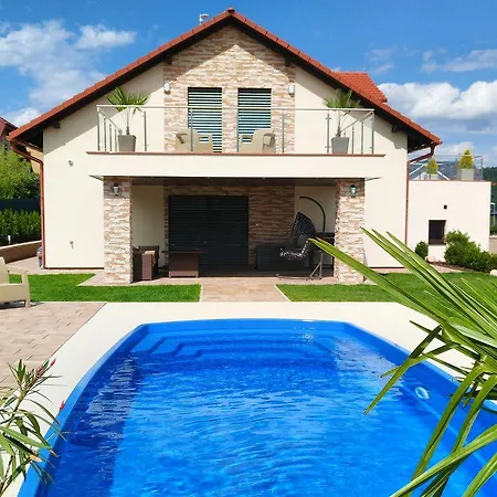 Na Vinohradech Villa *